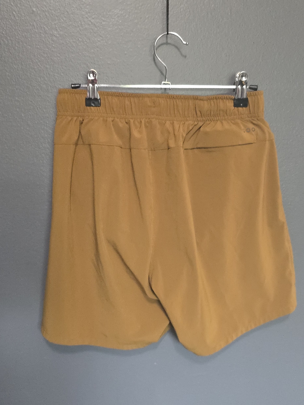Saucony Outpace 5" running shorts In "Bronze" - Picture 5 of 11
